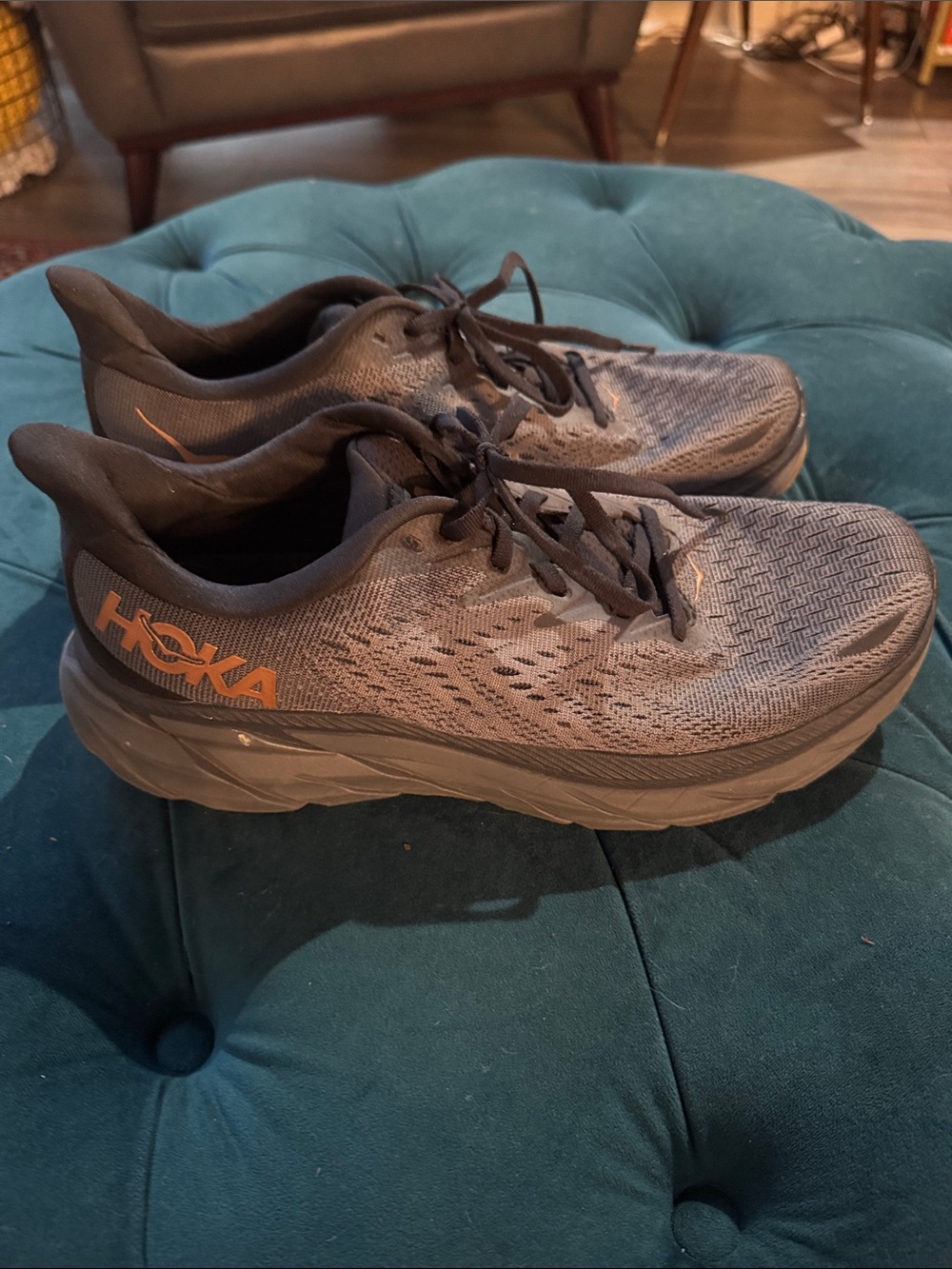 Hoka Clifton 8 Black Running Shoes with Copper Logo Accents sz 9